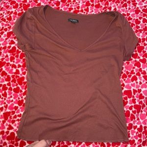 a cute little crop shirt perfect material for summer to keep you cool!